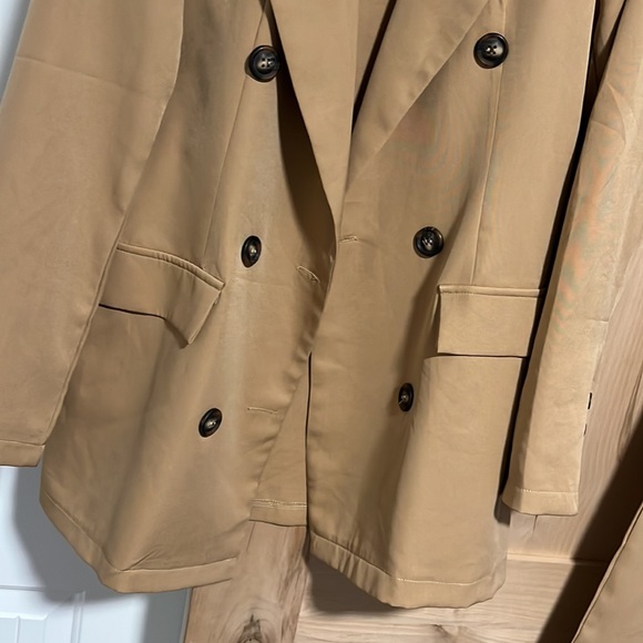 NWOT Neutral two piece set, pants size M, high waisted, blazer S - Picture 2 of 6